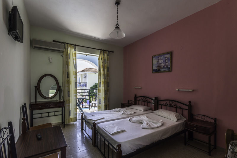 Vossos Hotel Apartments Laganas Extérieur photo